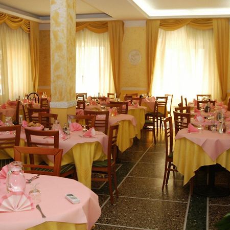 Hotel Giannella Rimini Bagian luar foto