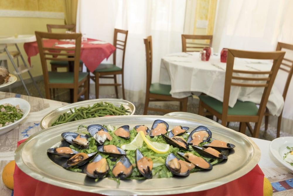 Hotel Giannella Rimini Bagian luar foto