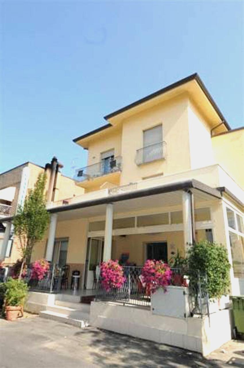 Hotel Giannella Rimini Bagian luar foto