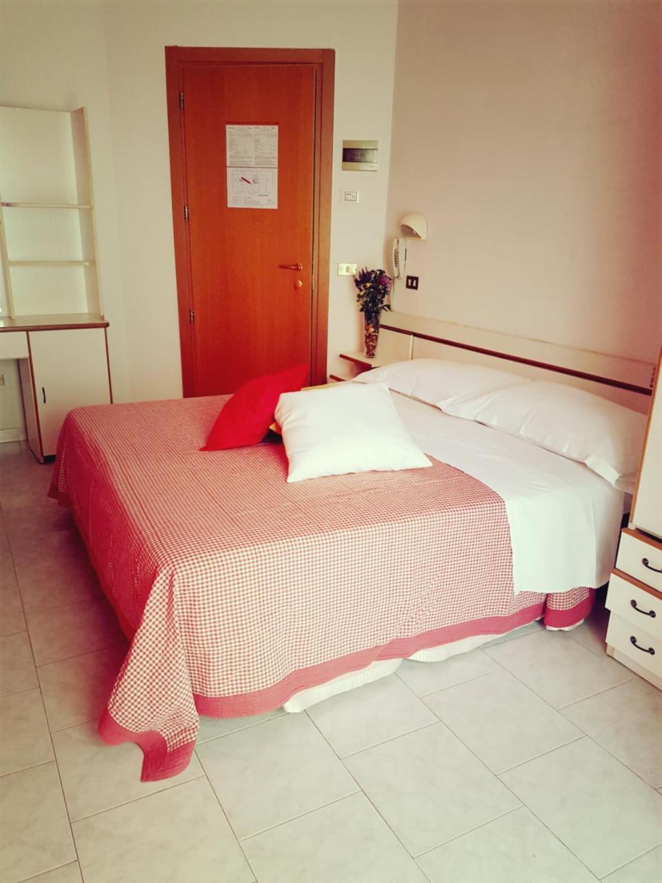Hotel Giannella Rimini Bagian luar foto