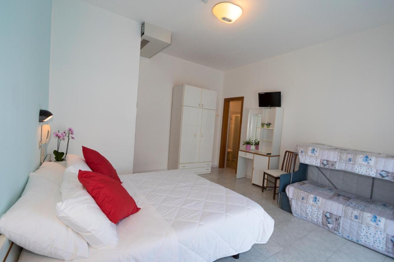 Hotel Giannella Rimini Bagian luar foto