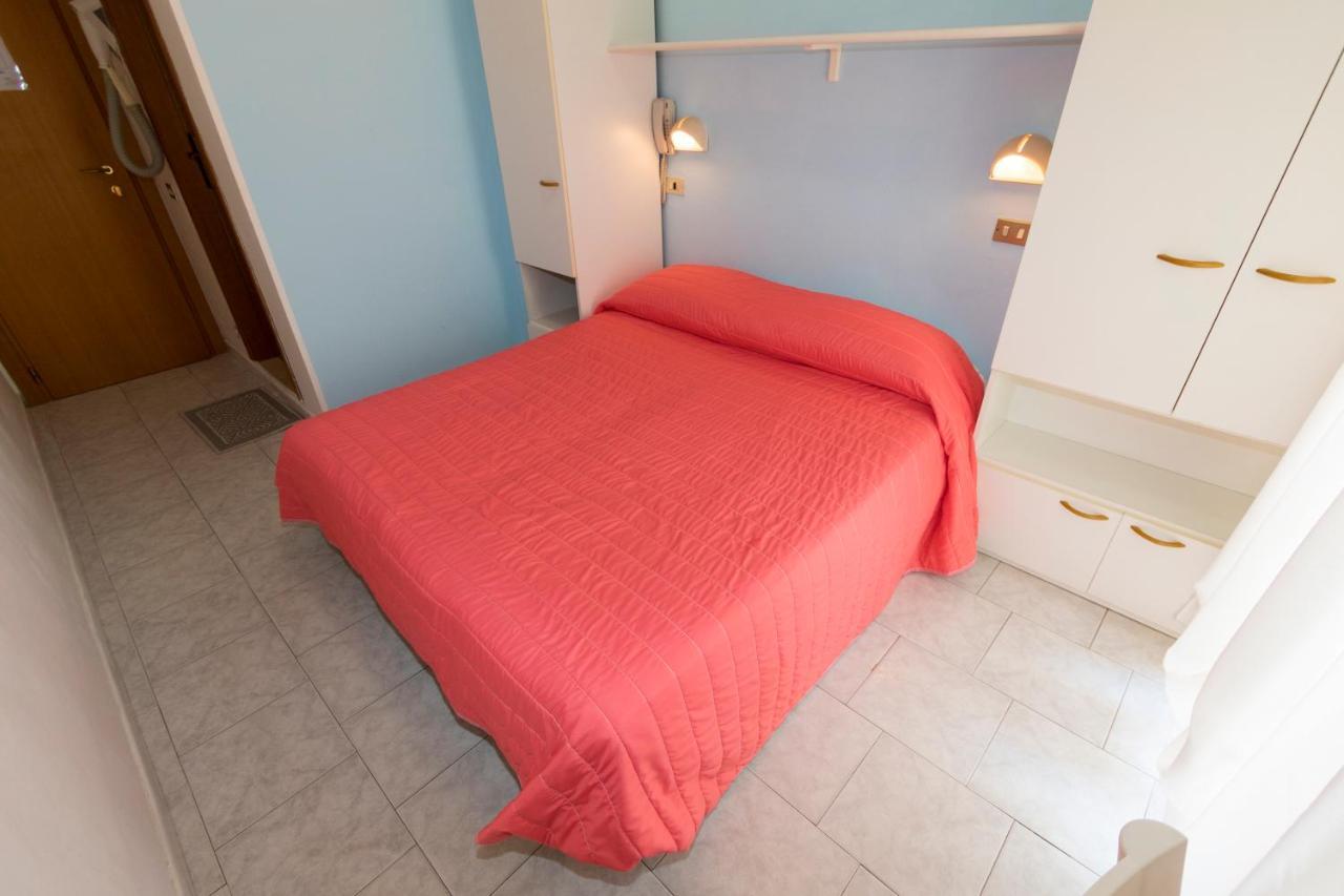 Hotel Giannella Rimini Bagian luar foto