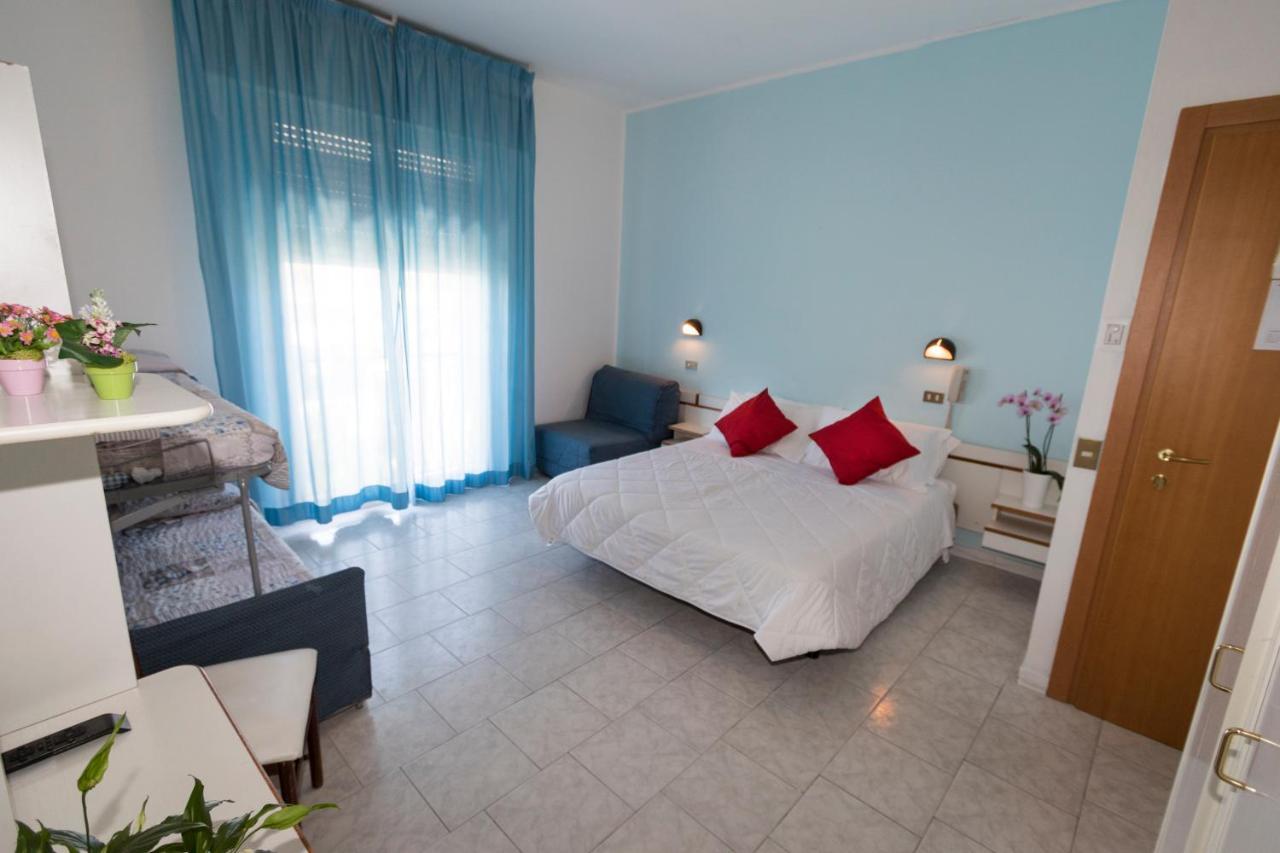 Hotel Giannella Rimini Bagian luar foto